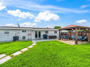 7831 NW 11th St, Pembroke Pines FL 33024