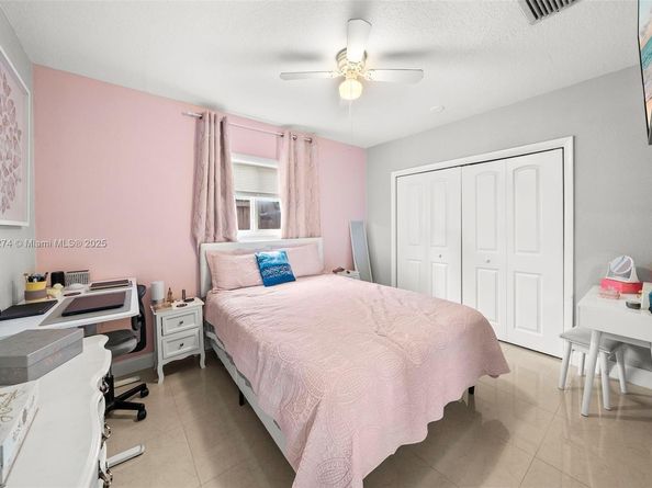 7831 NW 11th St, Pembroke Pines FL 33024
