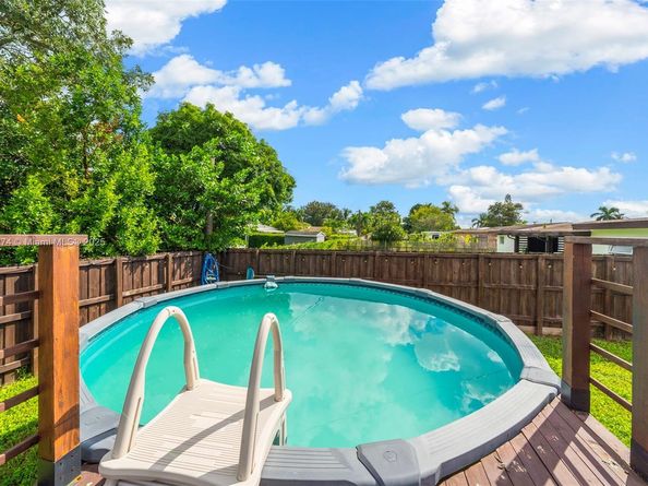 7831 NW 11th St, Pembroke Pines FL 33024