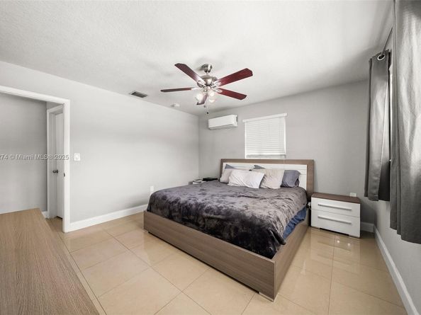 7831 NW 11th St, Pembroke Pines FL 33024