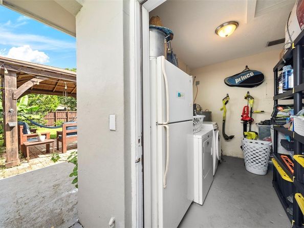 7831 NW 11th St, Pembroke Pines FL 33024