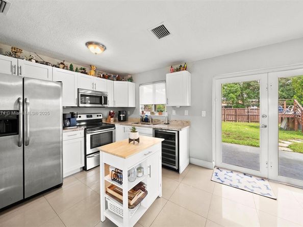 7831 NW 11th St, Pembroke Pines FL 33024