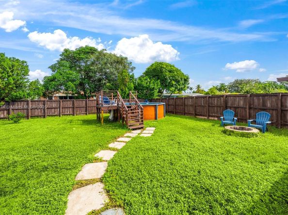 7831 NW 11th St, Pembroke Pines FL 33024