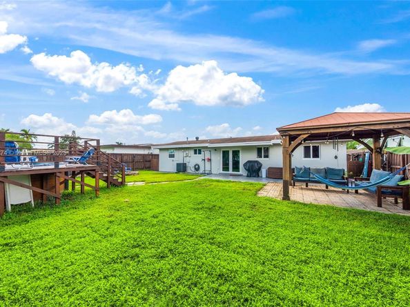 7831 NW 11th St, Pembroke Pines FL 33024