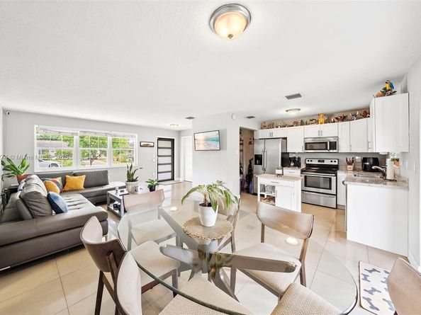 7831 NW 11th St, Pembroke Pines FL 33024