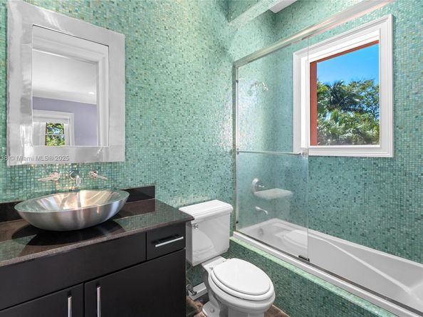 1091 Hillsboro Mile, Hillsboro Beach FL 33062