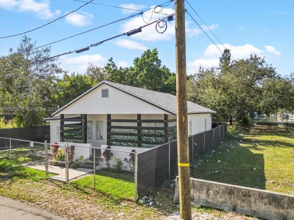 6318 NW 19th Ct, Miami FL 33147