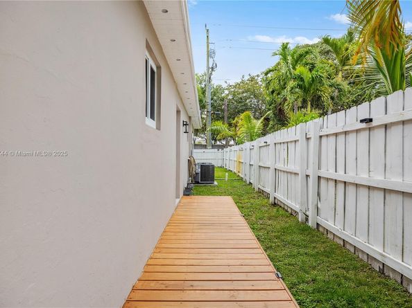 3246 Pierce St, Hollywood FL 33021