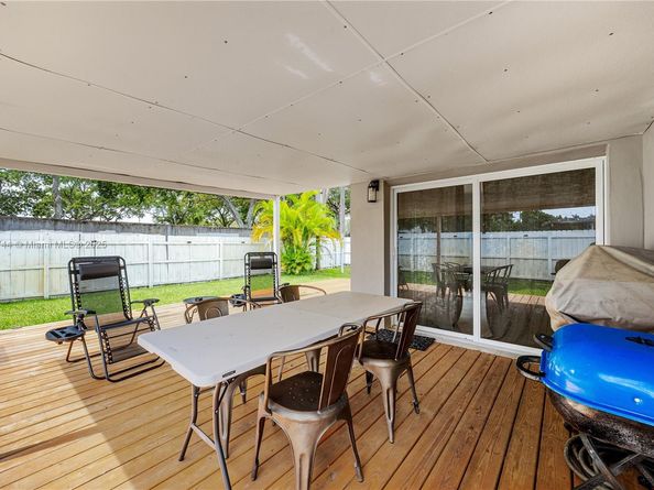3246 Pierce St, Hollywood FL 33021