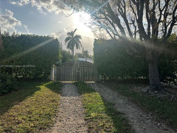 29035 Maine Rd, Homestead FL 33033