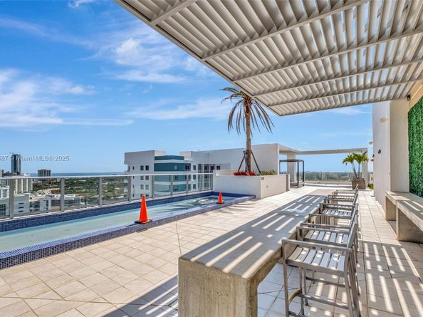 1010 SW 2nd Ave LPH05, Miami FL 33130