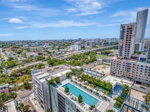 1010 SW 2nd Ave LPH05, Miami FL 33130