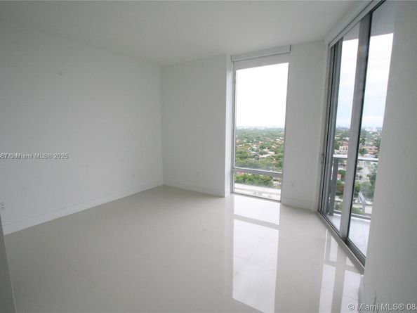 1010 SW 2nd Ave LPH05, Miami FL 33130