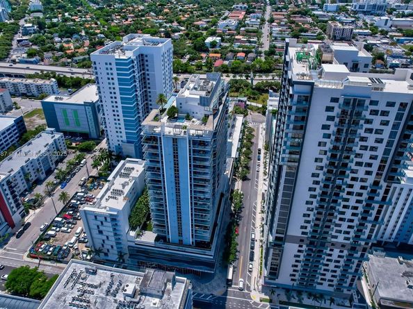 1010 SW 2nd Ave LPH05, Miami FL 33130