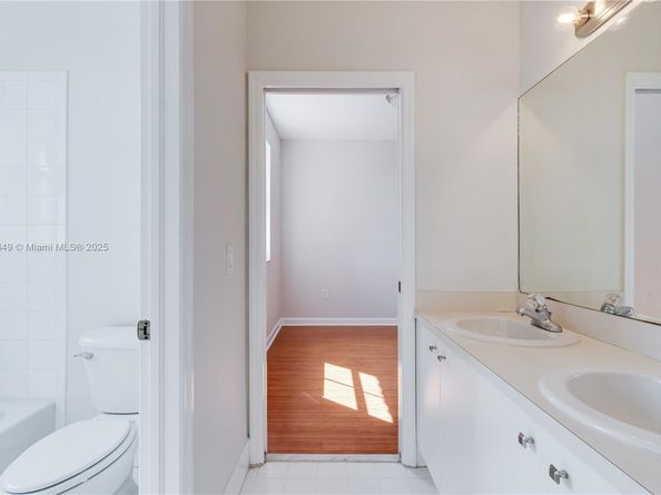 8450 NW 113th Psge, Doral FL 33178