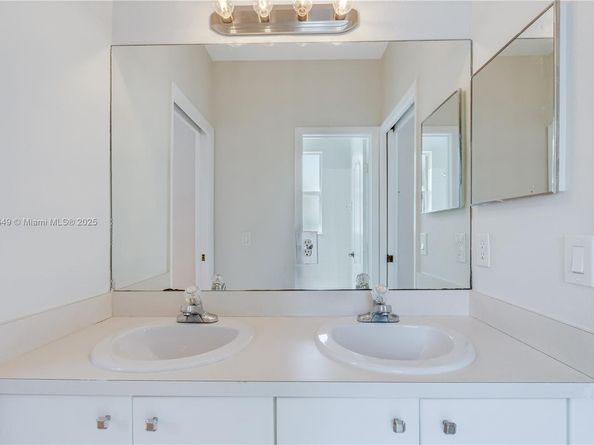 8450 NW 113th Psge, Doral FL 33178