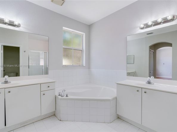 8450 NW 113th Psge, Doral FL 33178