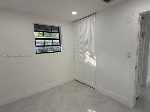 4400 SW 36th St, West Park FL 33023