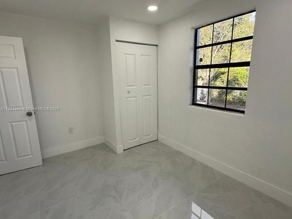 4400 SW 36th St, West Park FL 33023