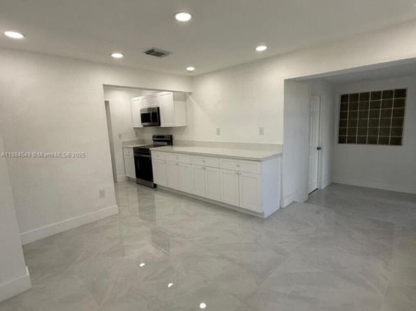 4400 SW 36th St, West Park FL 33023