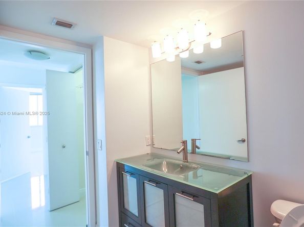 1861 NW S River Dr 2209, Miami FL 33125