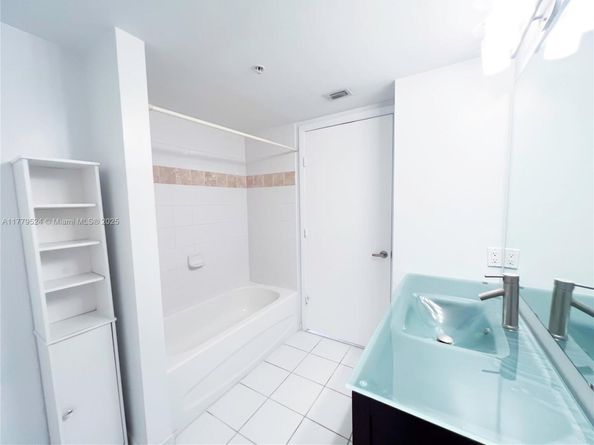 1861 NW S River Dr 2209, Miami FL 33125