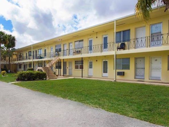 70 NW 77th St 9, Miami FL 33150