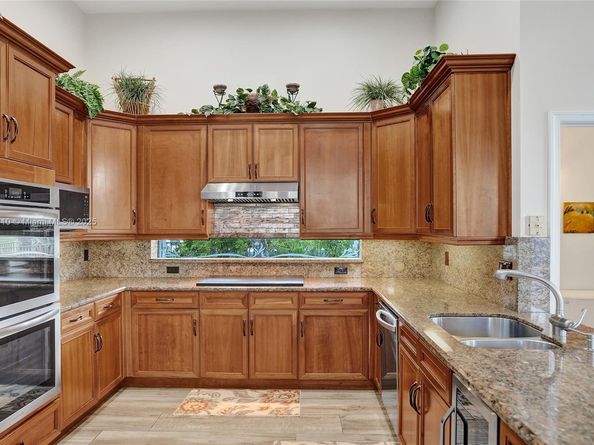 6163 NW 124th Dr, Coral Springs FL 33076