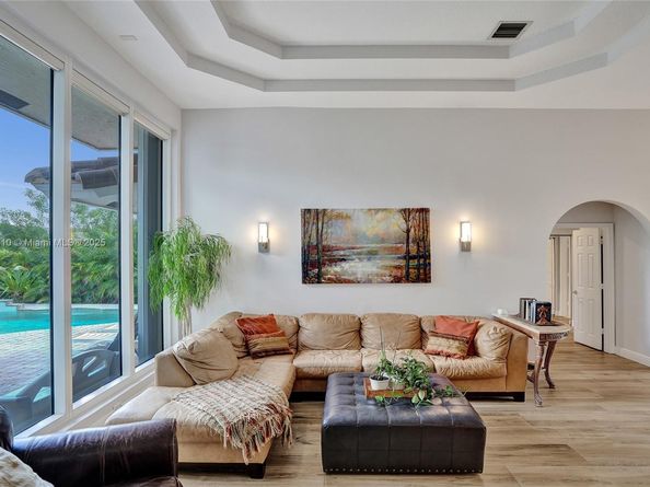6163 NW 124th Dr, Coral Springs FL 33076