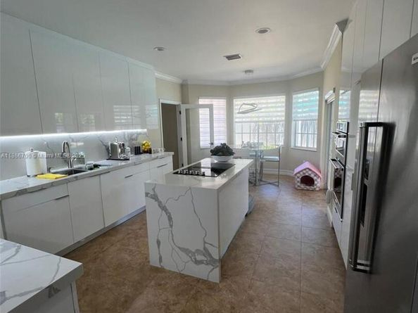 12365 NW 6th St, Miami FL 33182