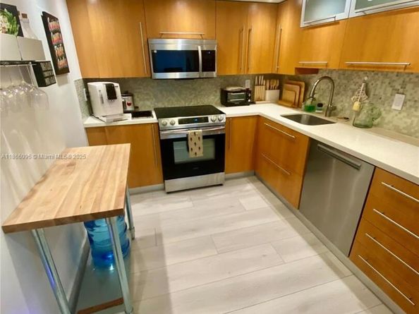 780 NE 69th St 1407, Miami FL 33138