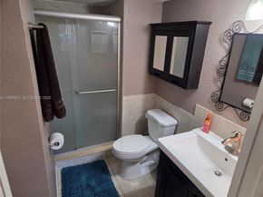 423 Lakeview Dr 101, Weston FL 33326