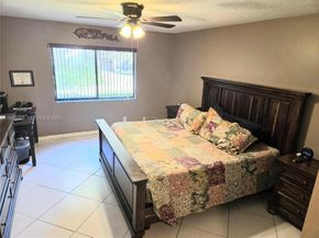 423 Lakeview Dr 101, Weston FL 33326