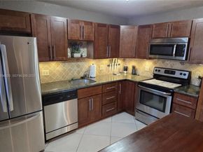 423 Lakeview Dr 101, Weston FL 33326