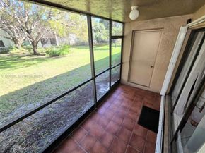 423 Lakeview Dr 101, Weston FL 33326