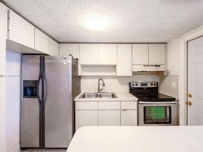 820 86th St, Miami Beach FL 33141