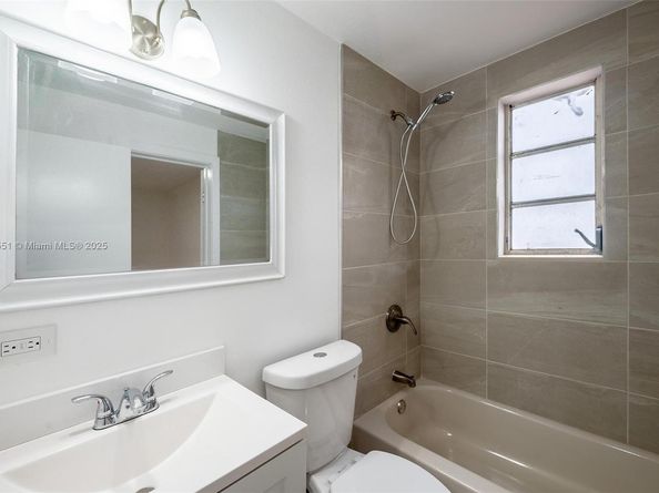 820 86th St, Miami Beach FL 33141