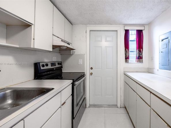 820 86th St, Miami Beach FL 33141