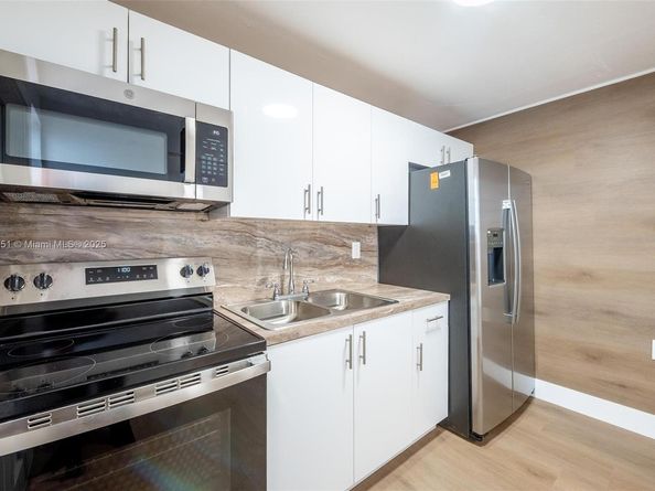 820 86th St, Miami Beach FL 33141