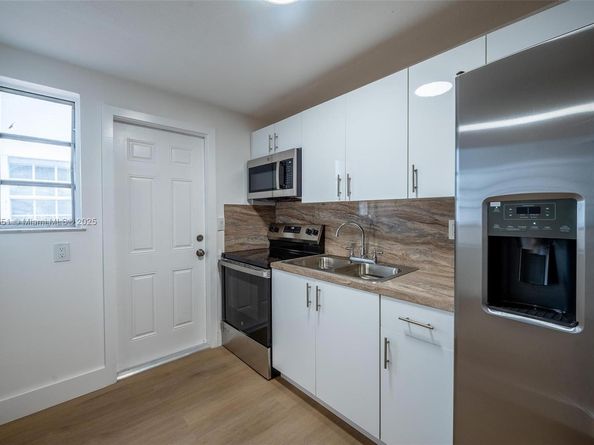 820 86th St, Miami Beach FL 33141