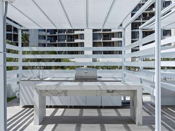 770 Claughton Island Dr 1613, Miami FL 33131