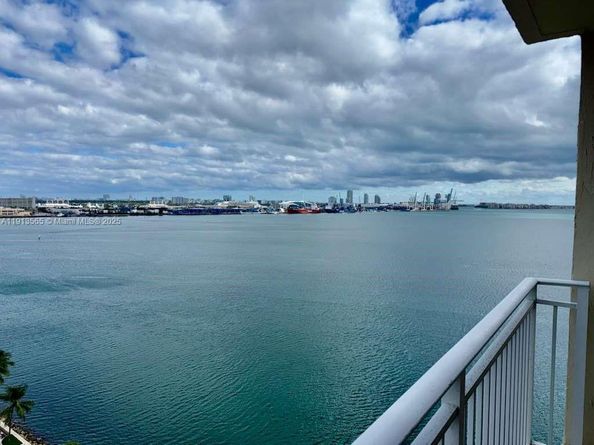 770 Claughton Island Dr 1613, Miami FL 33131