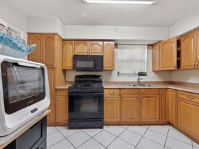 7761 NW 36th St, Davie FL 33024