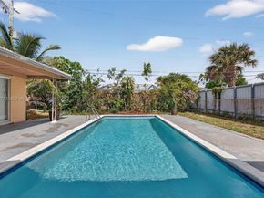 7761 NW 36th St, Davie FL 33024