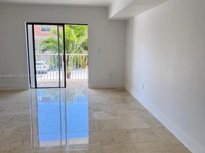 260 NW 107th Ave 204, Miami FL 33172