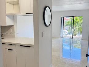 260 NW 107th Ave 204, Miami FL 33172
