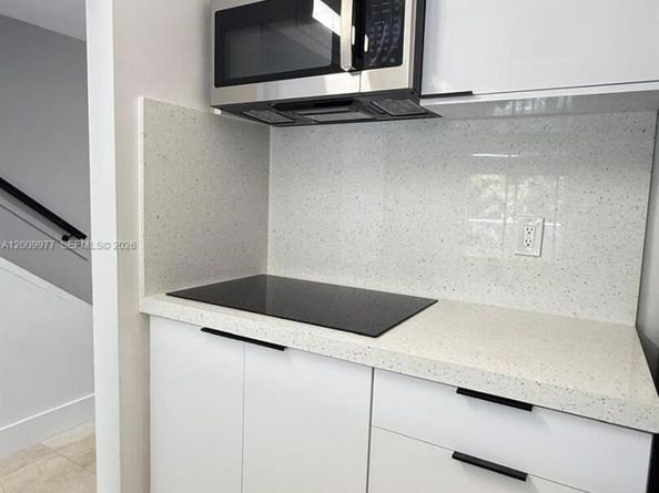 260 NW 107th Ave 204, Miami FL 33172