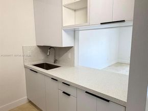 260 NW 107th Ave 204, Miami FL 33172