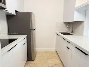 260 NW 107th Ave 204, Miami FL 33172