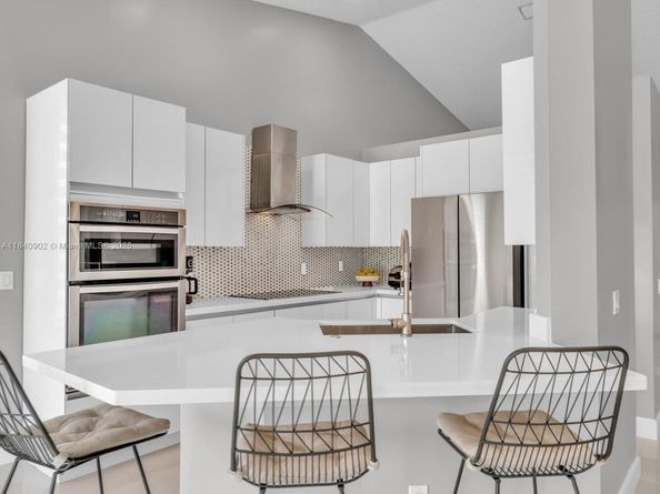 933 Falling Water Rd, Weston FL 33326